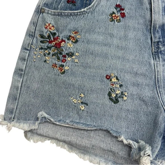 Indigo Rein Floral Embroidered High Waist Denim ShortsDistressed Size 11/29 - Picture 2 of 9